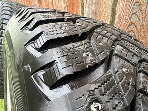 Naastrehvid 225/55 R17 Goodyear Ultra Grip Arctic 2 BMW G30 (6 foto / 10)