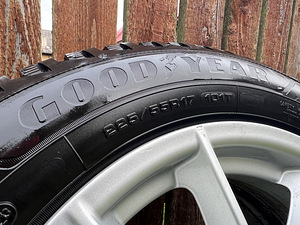 Naastrehvid 225/55 R17 Goodyear Ultra Grip Arctic 2 BMW G30 (10 foto / 10)