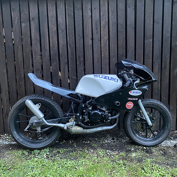 Suzuki 125cc кольцевой мотоцикл