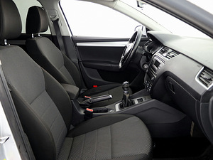 Skoda Octavia Comfortline 4x4 2.0 TDI 110kW (6 фото из 7)