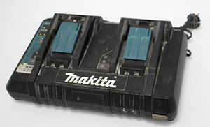 Зарядное устройство Makita DC18RD двухпортовое 9.0А USB (2 фото из 2)