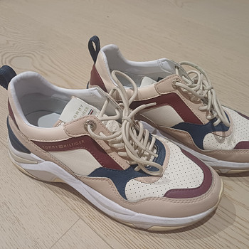 Tommy Hilfiger tossud
