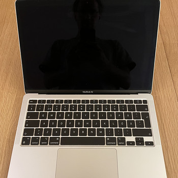 MacBook Air 13" M1 (2020) 8 ГБ/256 ГБ