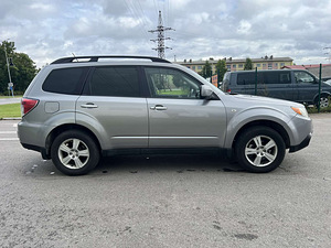 SUBARU FORESTER (5 фото из 10)