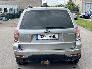 SUBARU FORESTER (8 фото из 10)