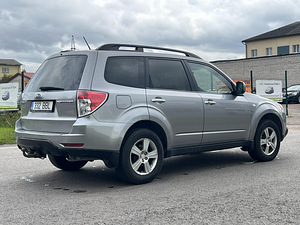SUBARU FORESTER (7 фото из 10)