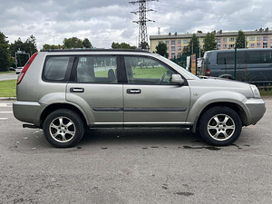 NISSAN X-TRAIL (5 foto / 11)