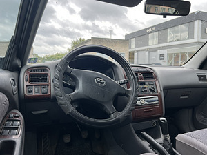 TOYOTA AVENSIS (8 фото из 10)
