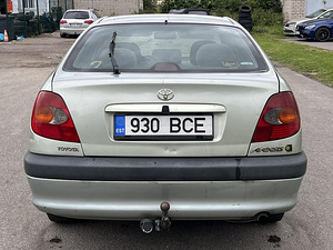 TOYOTA AVENSIS (7 фото из 10)