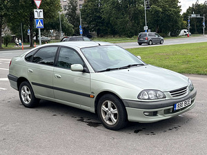 TOYOTA AVENSIS (2 фото из 10)