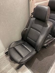BMW E93 salongi komplekt (2 foto / 10)