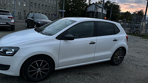 Volkswagen Polo 1.2 TDI (8 фото из 12)