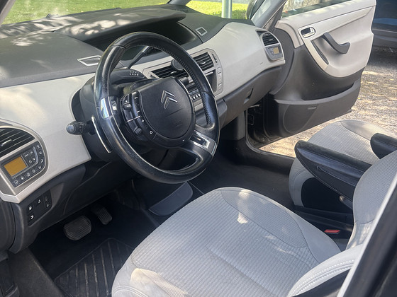 Продать или обменять Citroën C4 Picasso (меньше, автомат)