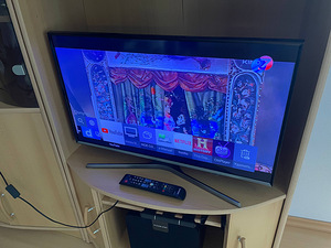 Samsung UE32J6202AK 32" Full HD Smart TV (2 фото из 3)