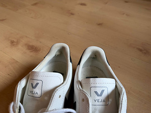 VEJA leather sneakers (3 foto / 4)