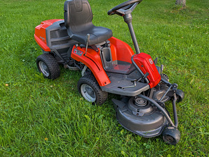 Райдер Husqvarna R111B (2 фото из 5)