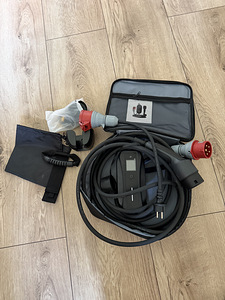 Зарядное устройство для электромобиля 11kw 16 A (2 фото из 3)