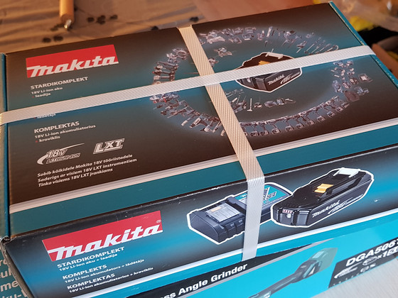 Makita 18V LI-ion аккумулятор + зарядное устройство.Новые.
