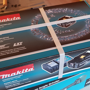 Makita 18V LI-ion аккумулятор + зарядное устройство