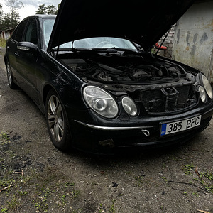 Mercedes-Benz e320 (2 фото из 9)