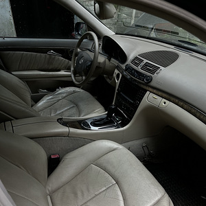 Mercedes-Benz e320 (3 фото из 9)