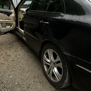 Mercedes-Benz e320 (7 фото из 9)