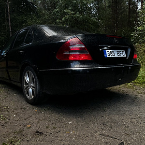 Mercedes-Benz e320 (8 фото из 9)