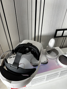 Oculus Quest 2 + ремешок для головы с аккумулятором (2 фото из 2)