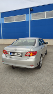 Toyota Corolla (7 фото из 8)