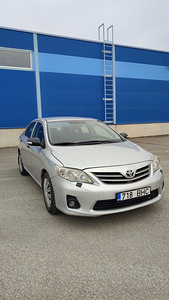 Toyota Corolla (2 фото из 8)