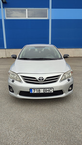 Toyota Corolla (3 фото из 8)