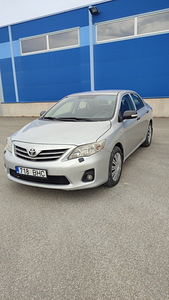 Toyota Corolla (1 фото из 8)