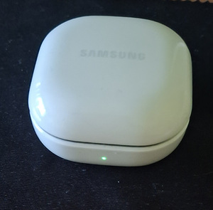 Samsung Galaxy Buds 2 (2 фото из 2)