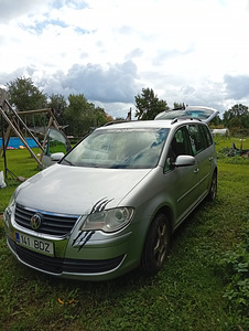 Volkswagen Touran (3 фото из 12)