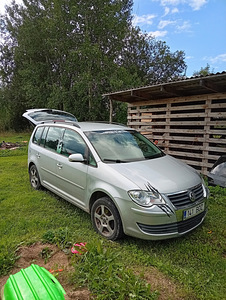 Volkswagen Touran (4 фото из 12)