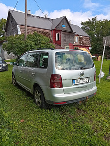 Volkswagen Touran (6 фото из 12)