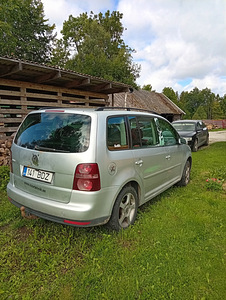 Volkswagen Touran (9 фото из 12)