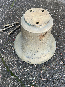 Suur pronksist kell (4 foto / 5)