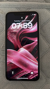 iPhone 11 (1 foto / 3)