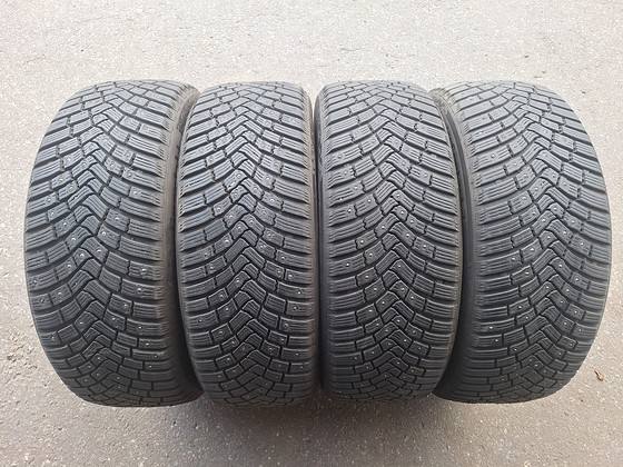 215/50/R19 Continental IceContact 3 шипованные шины