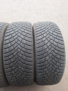 215/50/R19 Continental IceContact 3 шипованные шины (3 фото из 3)