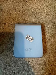 Samsung Galaxy Z Flip6 256GB (2 foto / 3)