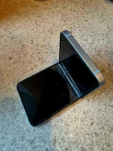 Samsung Galaxy Z Flip6 256GB (3 foto / 3)