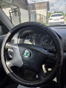Skoda Octavia (4 фото из 4)
