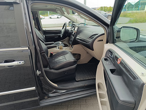 Lancia Voyager 2.8crd 2012a (11 foto / 14)