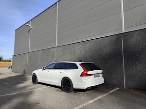 Volvo V90 2017, 2.0 110 кВт, полный привод (5 фото из 13)