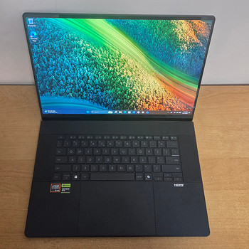 В идеальном соостоянии Asus ProArt 16" Ryzen AI 9, 64GB, 2TB