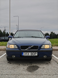 VOLVO S60 2,4D (2 фото из 4)