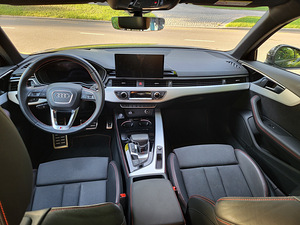 Audi A4 S line 2.0 TFSI 2023 (7 фото из 15)