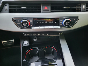Audi A4 S line 2.0 TFSI 2023 (12 фото из 15)
